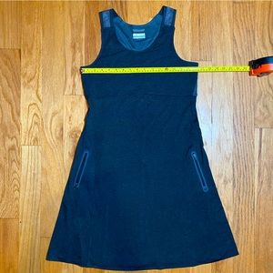 Columbia Omni-Wick dress with zipper pockets and back mesh